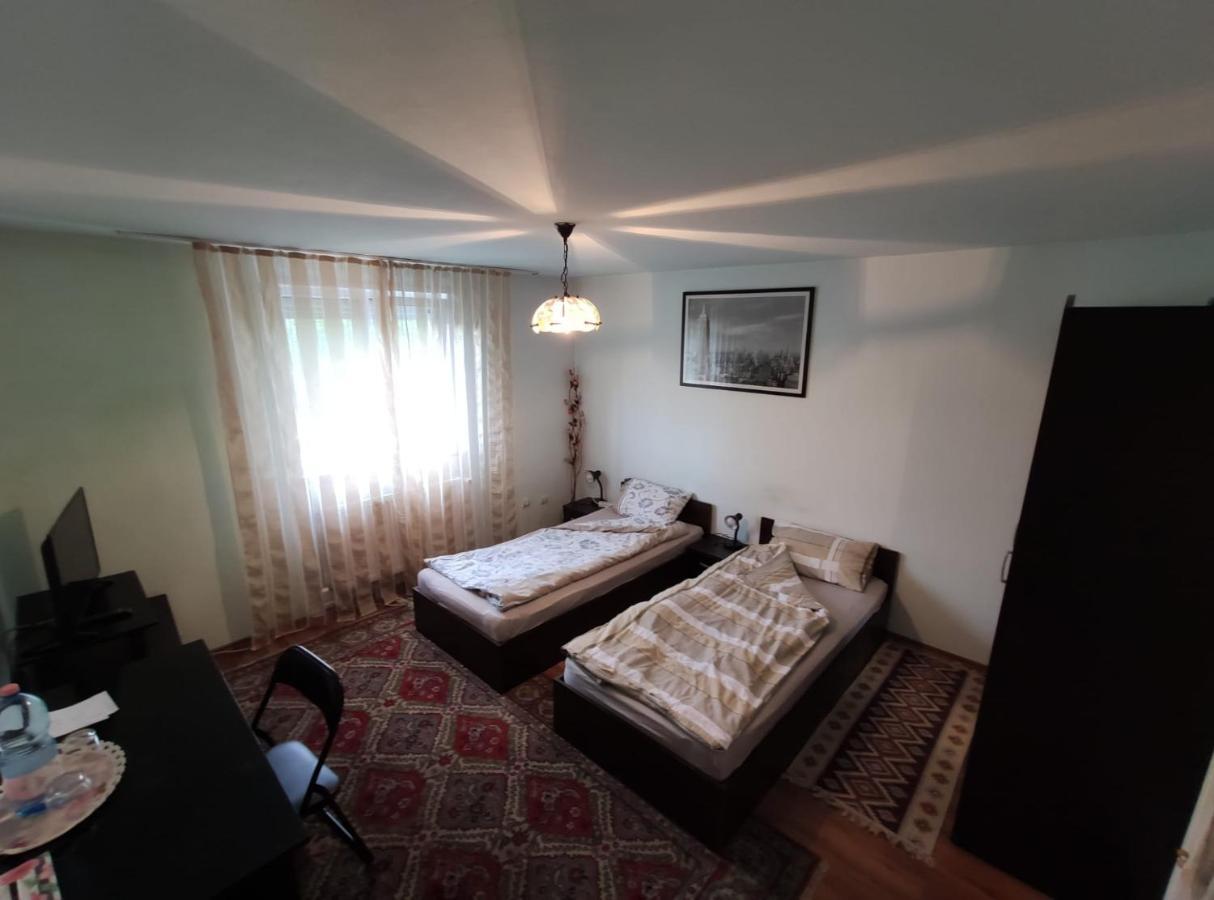 Podgoria Guesthouse- Camere De Inchiriat Oradea Exteriér fotografie