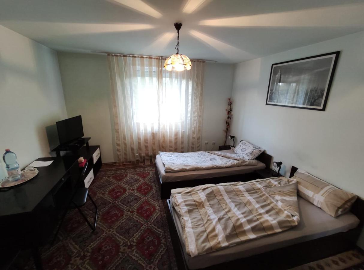 Podgoria Guesthouse- Camere De Inchiriat Oradea Exteriér fotografie