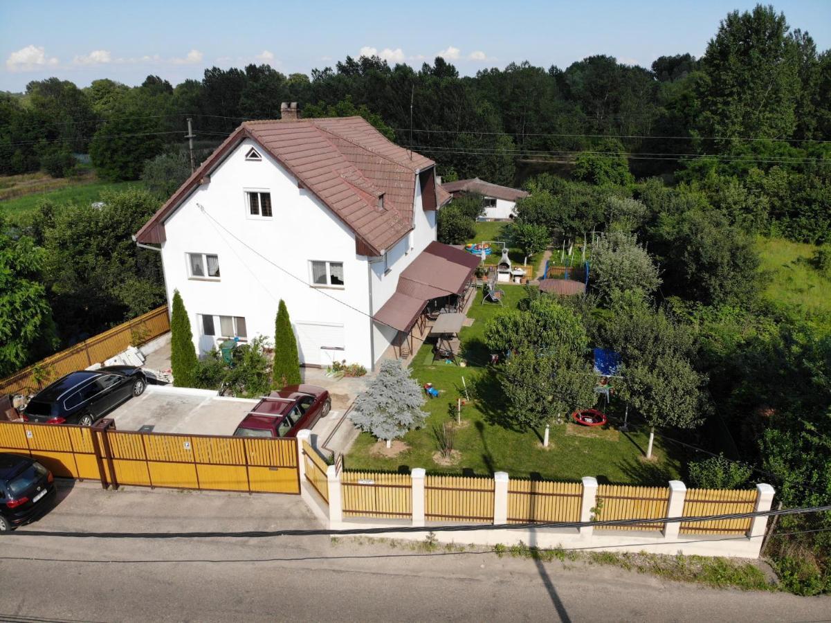 Podgoria Guesthouse- Camere De Inchiriat Oradea Exteriér fotografie